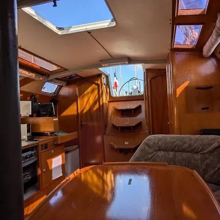 Nuit Sur Un Bateau Vieux Port 보트호텔 *