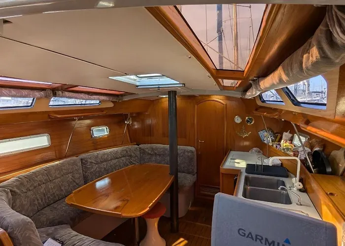 Nuit Sur Un Bateau Vieux Port Hotel en barco *